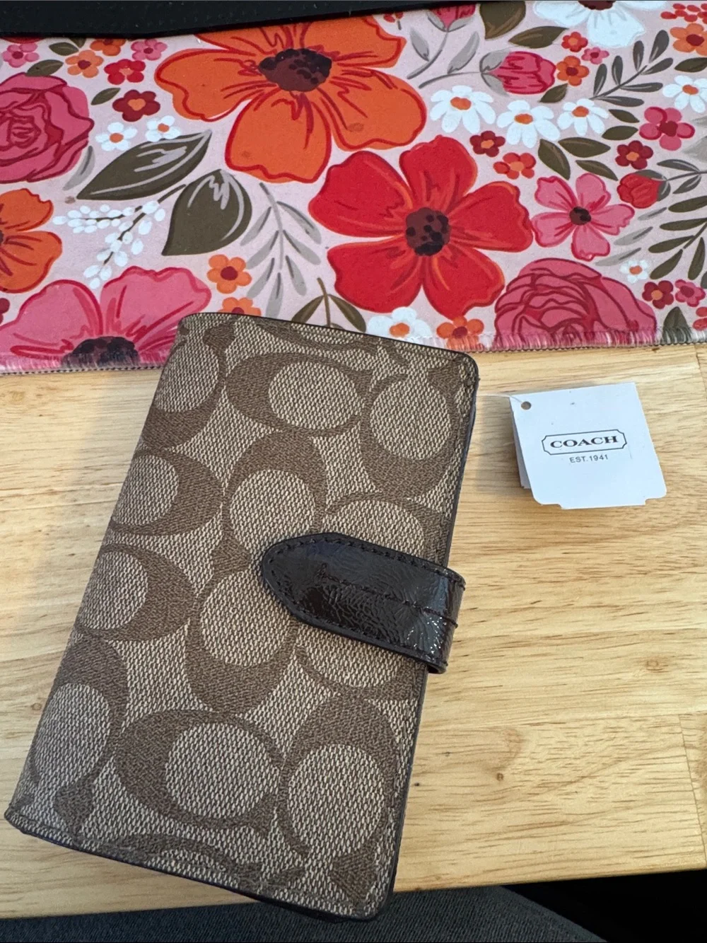 NWT Coach Brown Signature leather Trifold Card Holder with Gold Badge